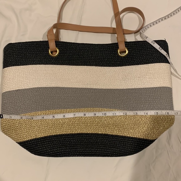 Stylish Handbag - Picture 7 of 8